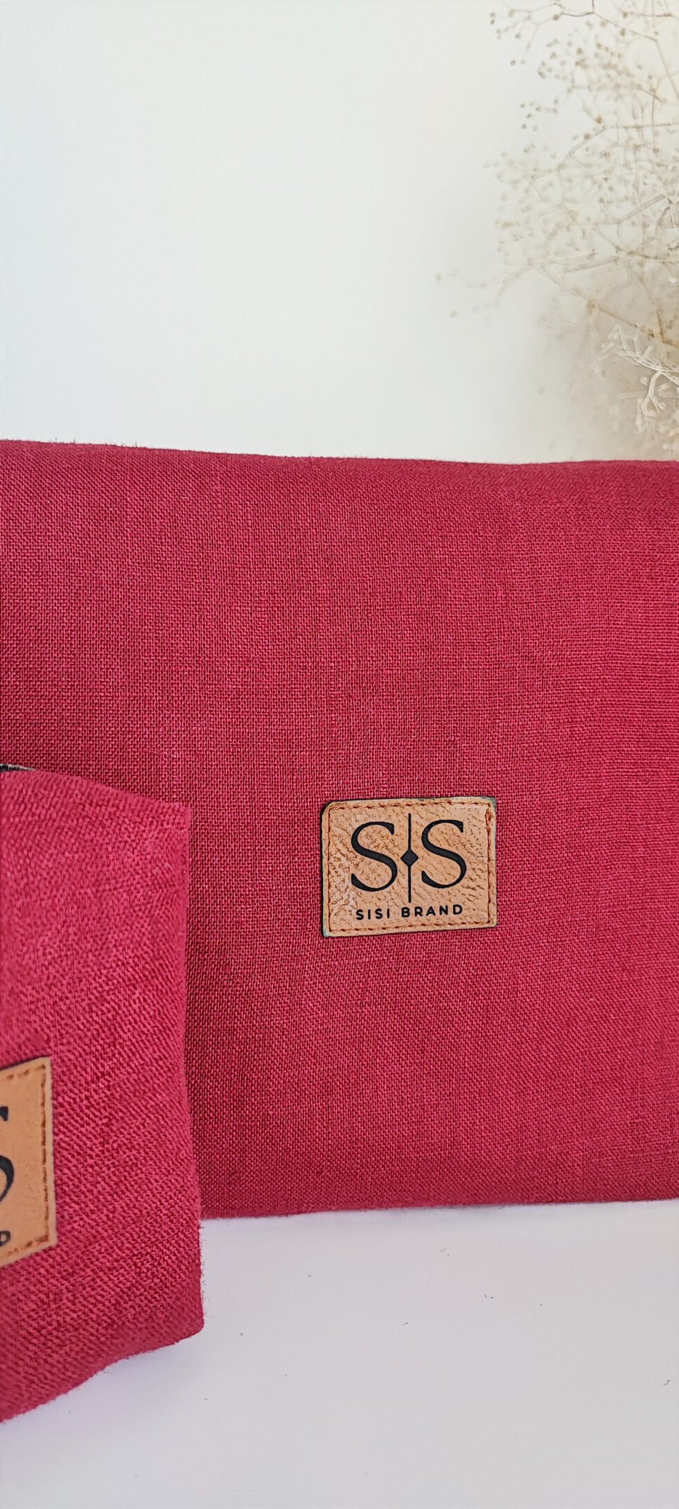 Raudona lininė rankų darbo kosmetinė su užtrauktuku