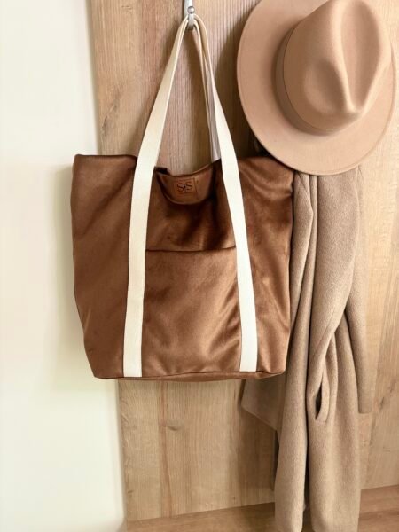 Ruda gobeleno rankinė ant peties