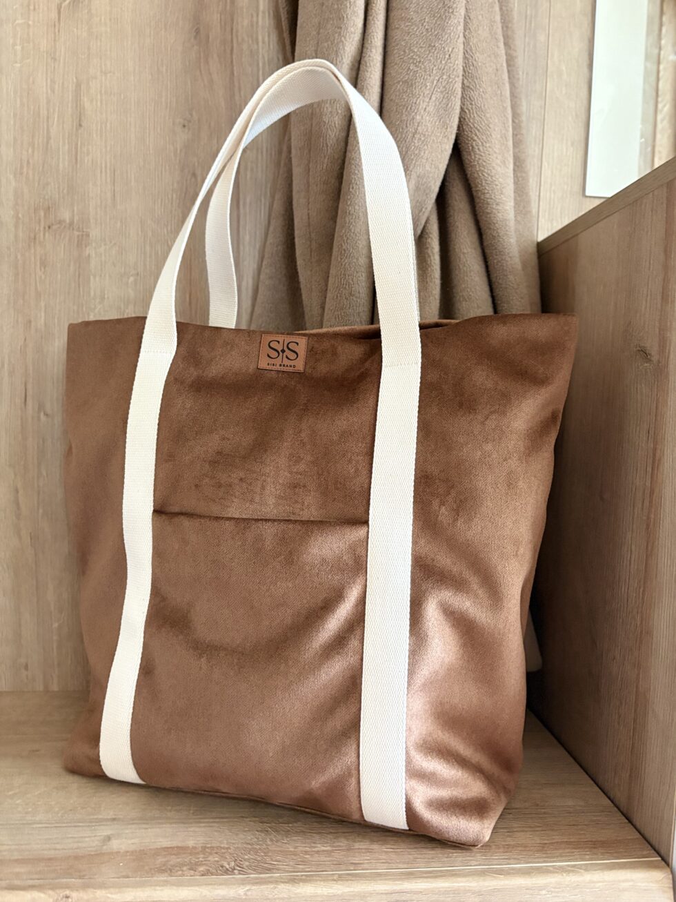 Ruda gobeleno rankinė ant peties